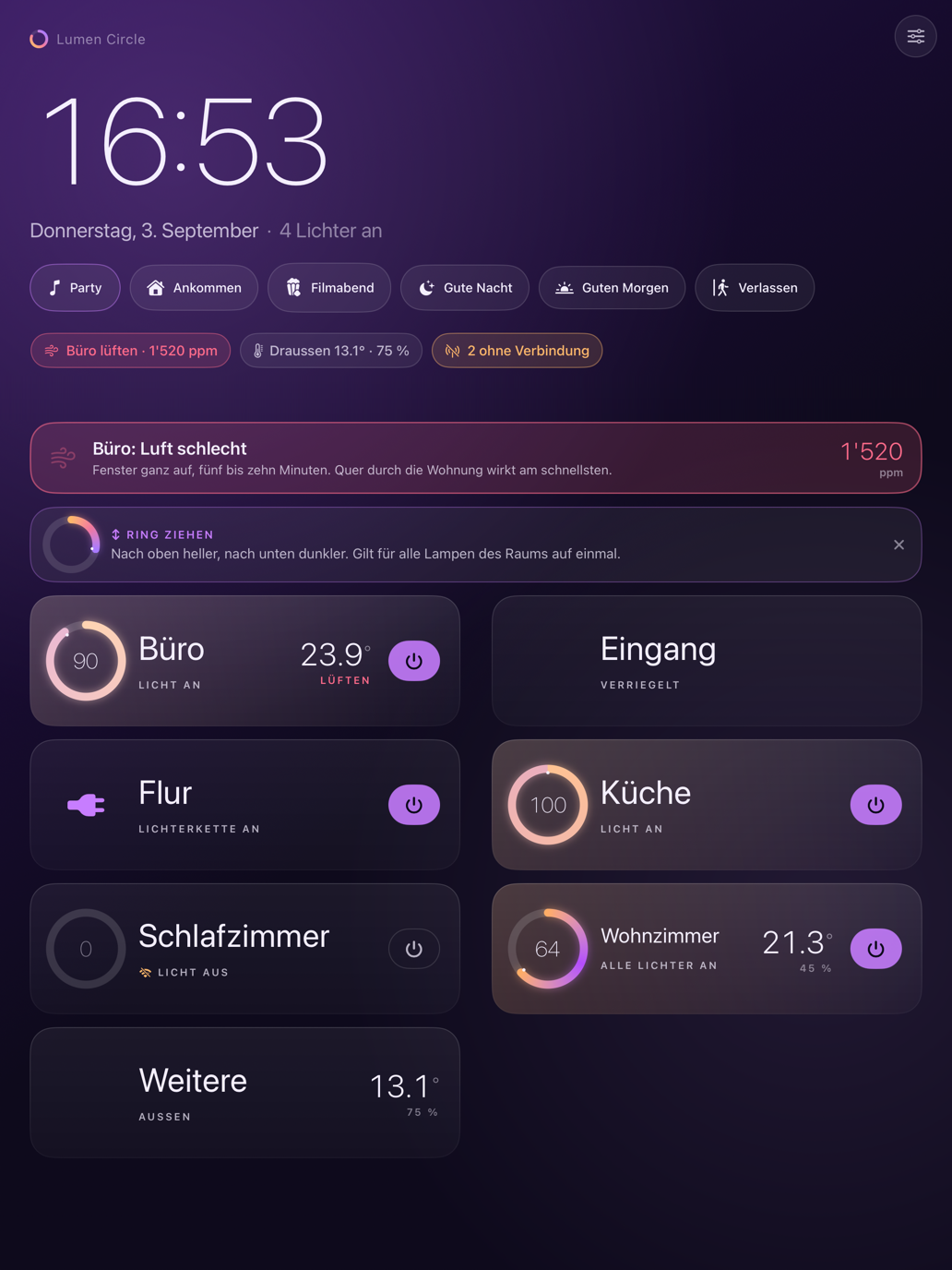 Lumen Circle auf einem iPad: grosse Uhrzeit, darunter die Räume mit ihren Lichtringen, Temperatur und Luft je Raum.